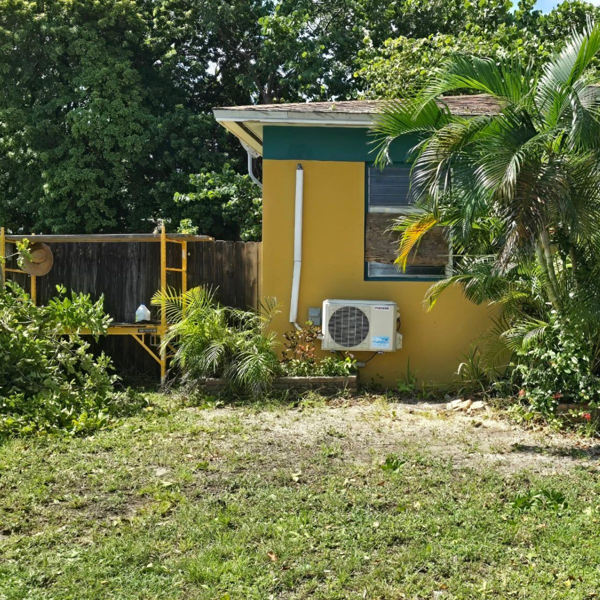 Clean Backyard Space in Fort Lauderdale | Get Your Backyard Rid of Any Junk it Has Today!