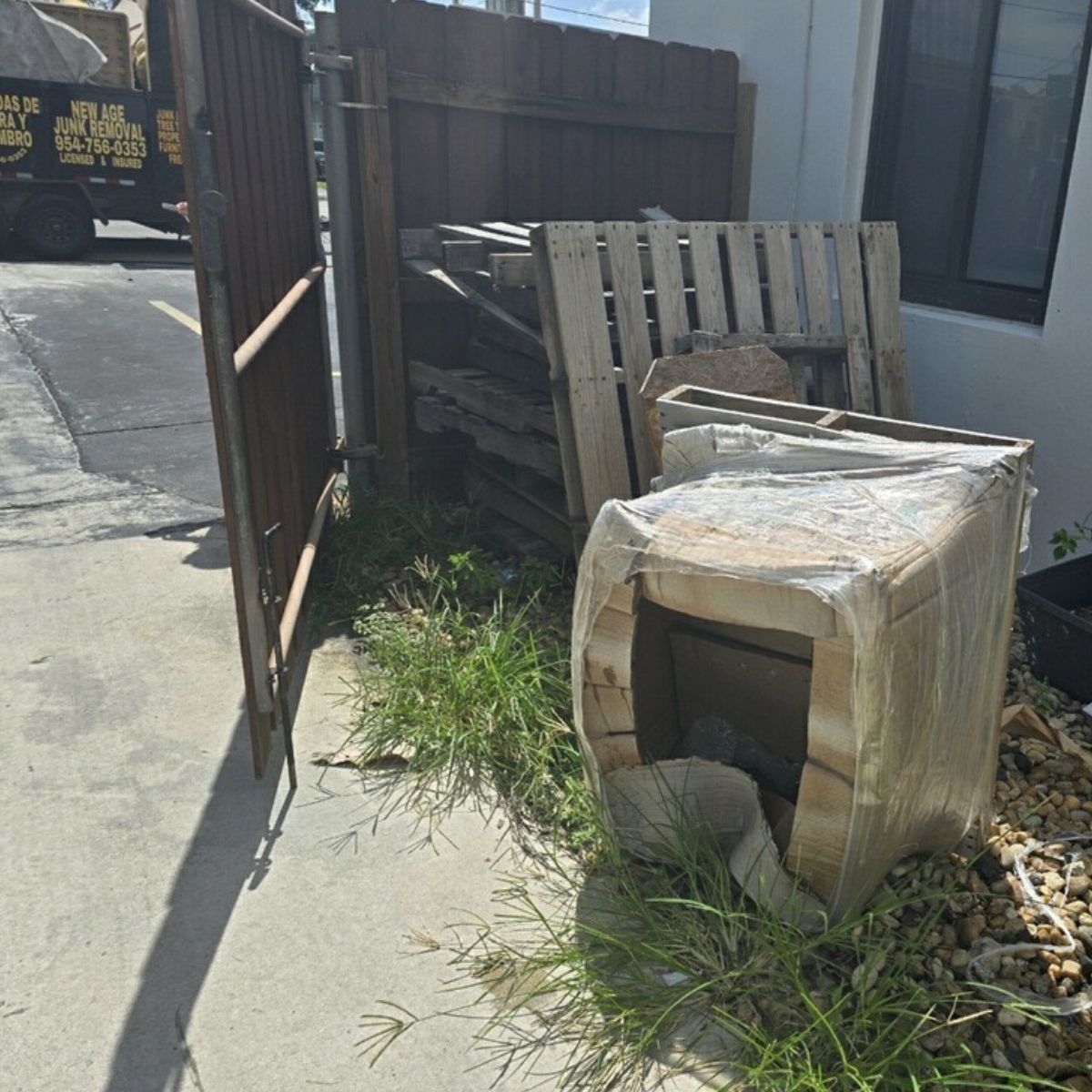 Chair Removal in Fort Lauderdale, Florida | Remove Your Old Chair and Make Room For the New One!